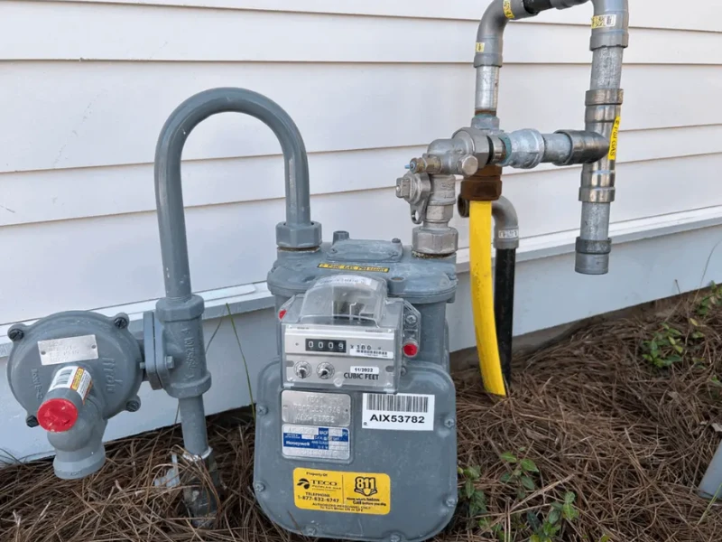 Gas line leak being repaired in Wildomar, CA