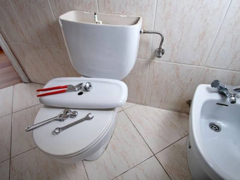 New toilet being installed in a Wildomar, CA bathroom